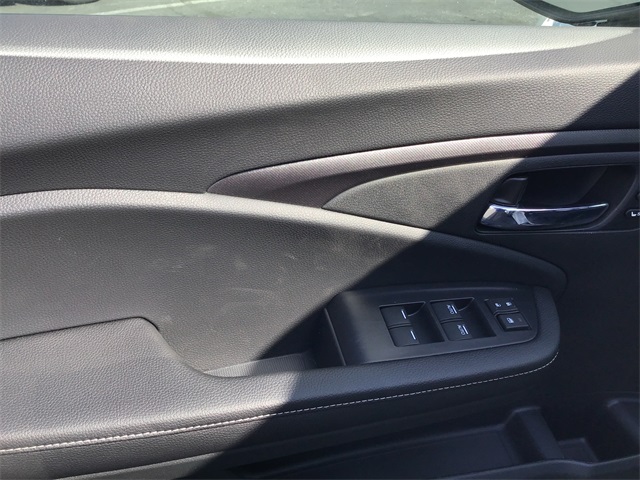 Vehicle image 18 of 33