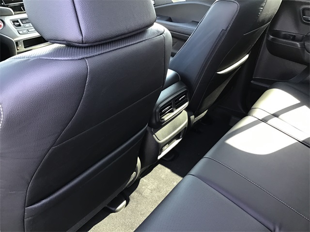 Vehicle image 31 of 33
