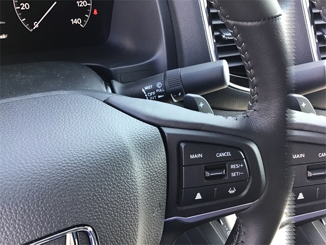 Vehicle image 23 of 33