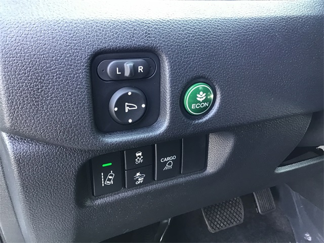 Vehicle image 21 of 33