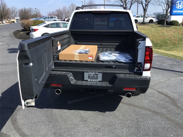 Vehicle image 10 of 33