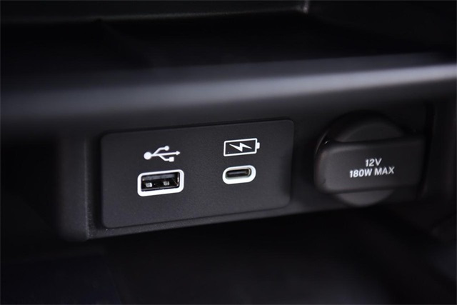 Vehicle image 18 of 28
