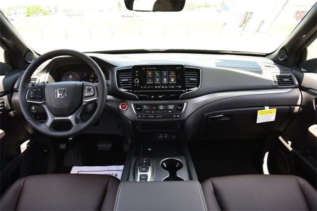 Vehicle image 7 of 28