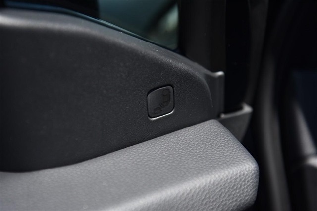 Vehicle image 11 of 28