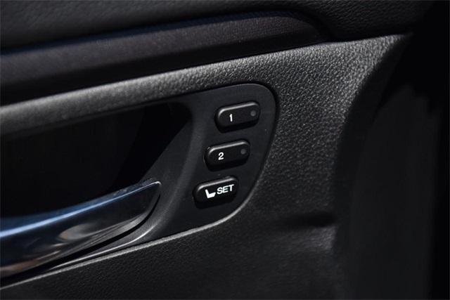 Vehicle image 10 of 28