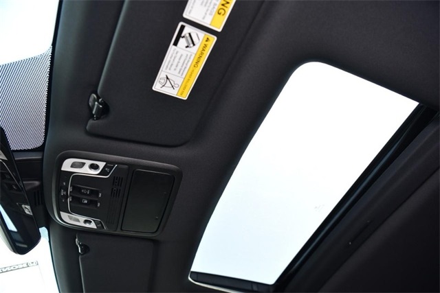 Vehicle image 25 of 28