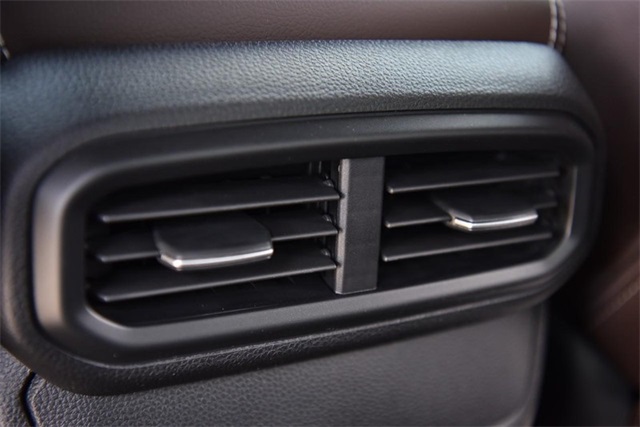 Vehicle image 27 of 28