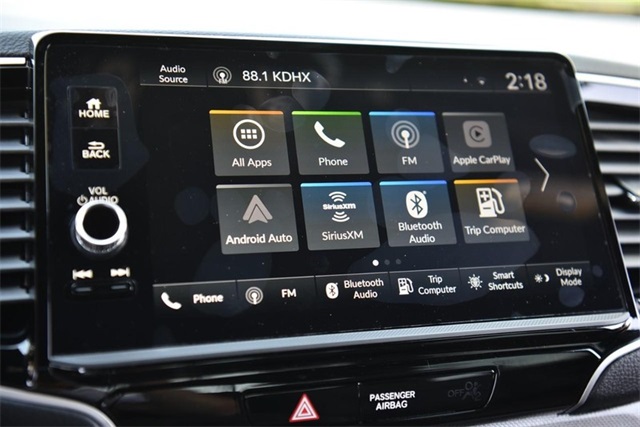 Vehicle image 15 of 28