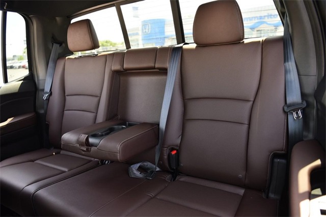 Vehicle image 26 of 28