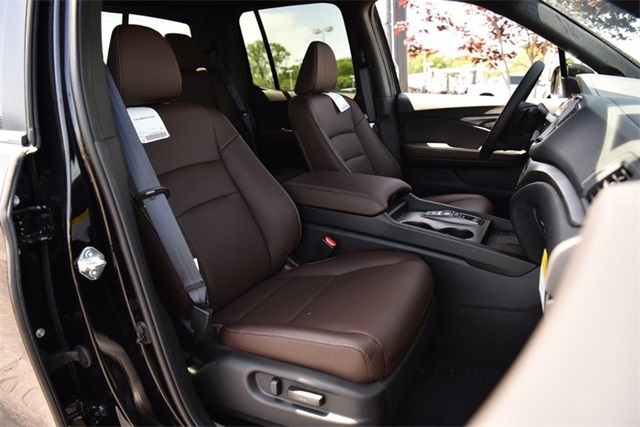 Vehicle image 24 of 28