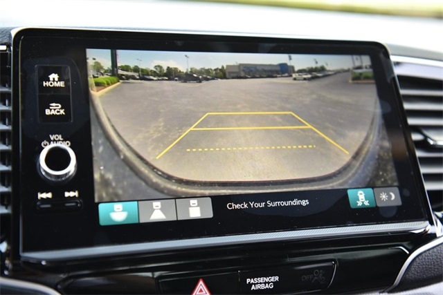 Vehicle image 14 of 28