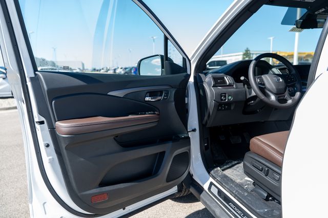 Vehicle image 19 of 43