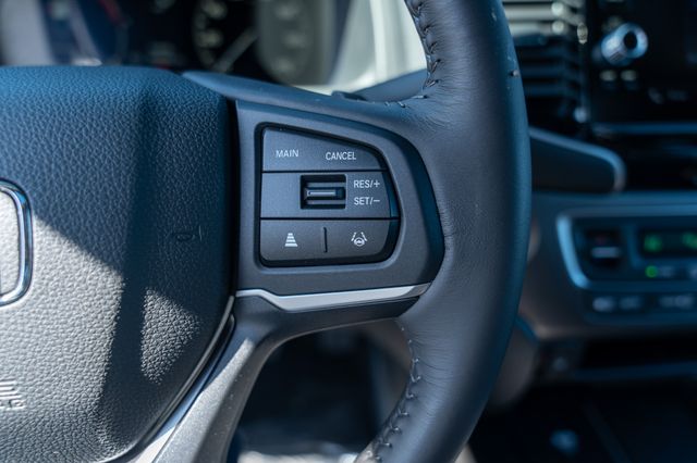 Vehicle image 22 of 43