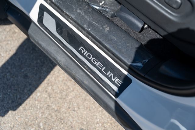 Vehicle image 37 of 43