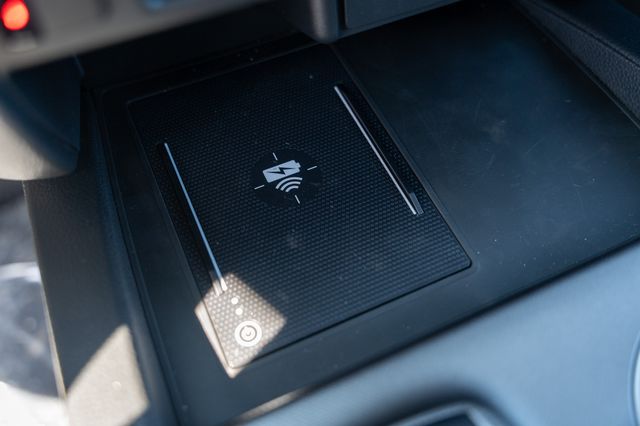 Vehicle image 32 of 43