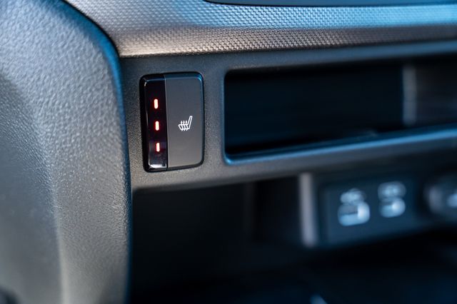 Vehicle image 27 of 43