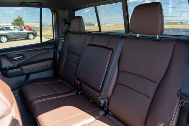 Vehicle image 16 of 43