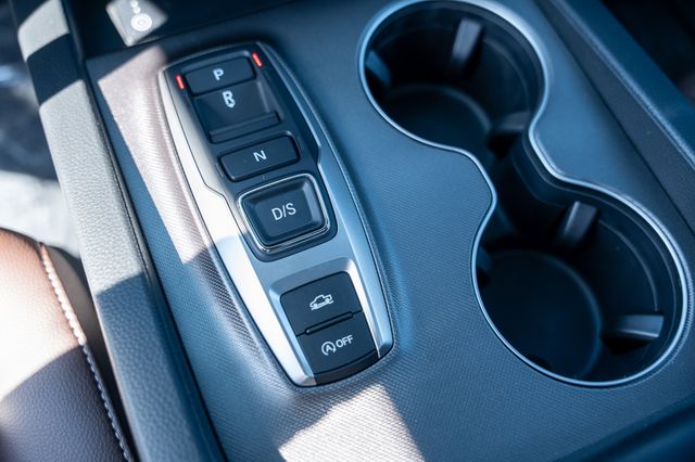 Vehicle image 25 of 43