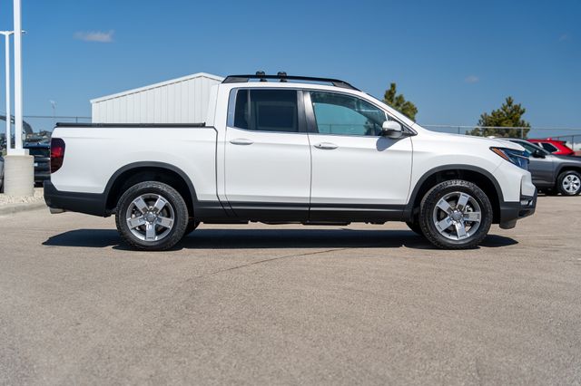 Vehicle image 4 of 43