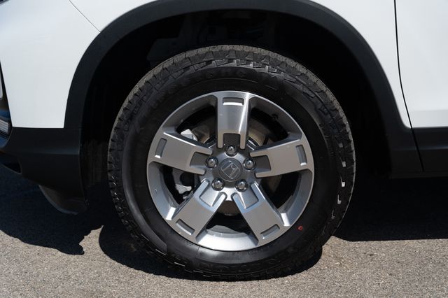 Vehicle image 11 of 43
