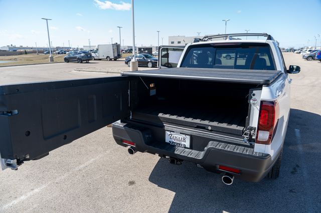 Vehicle image 38 of 43