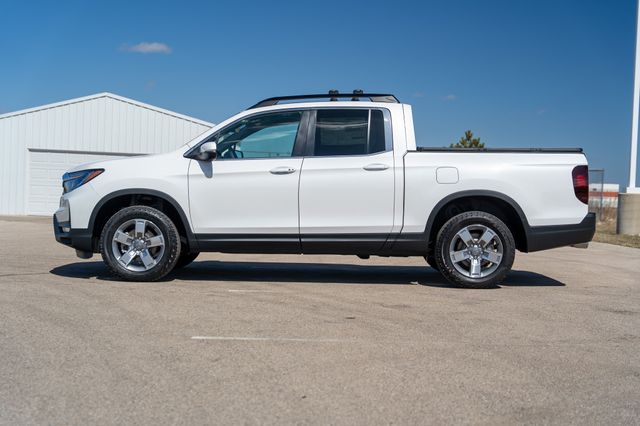 Vehicle image 8 of 43