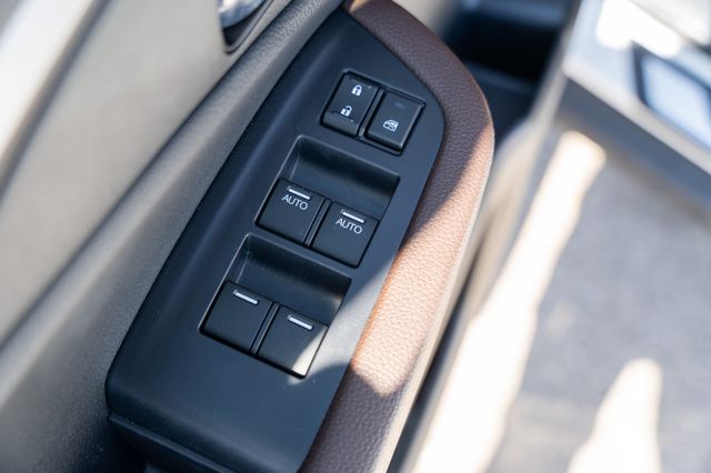 Vehicle image 34 of 43