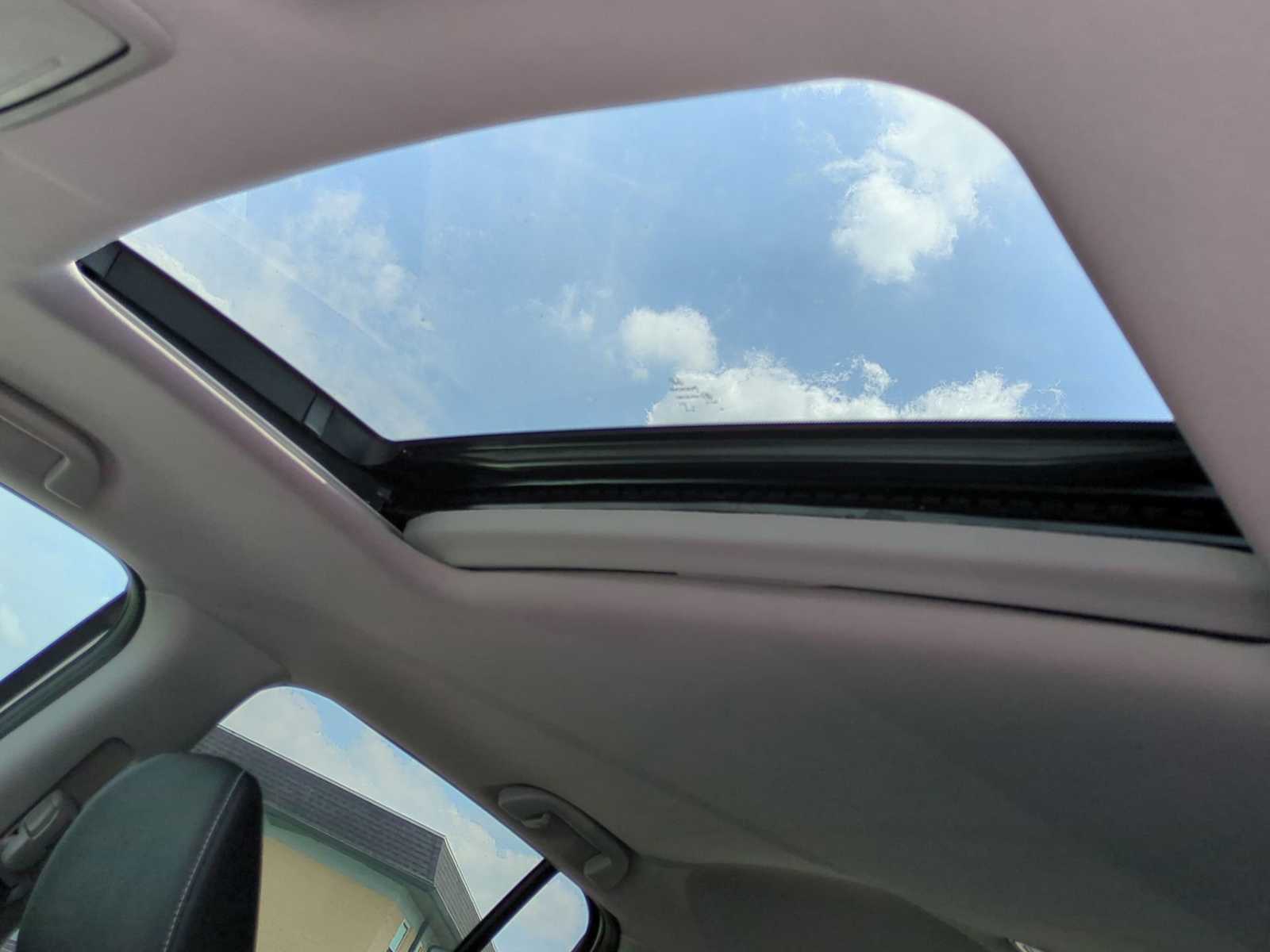 Vehicle image 25 of 27