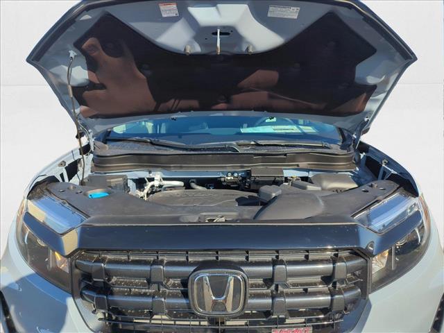 Vehicle image 16 of 18
