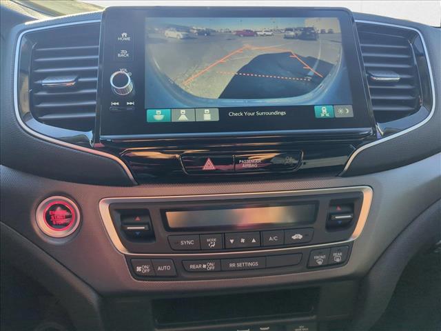 Vehicle image 13 of 18