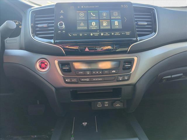 Vehicle image 14 of 18