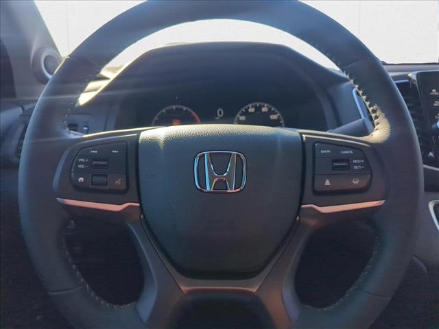 Vehicle image 17 of 18