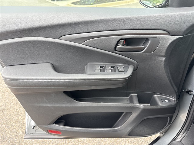 Vehicle image 8 of 12