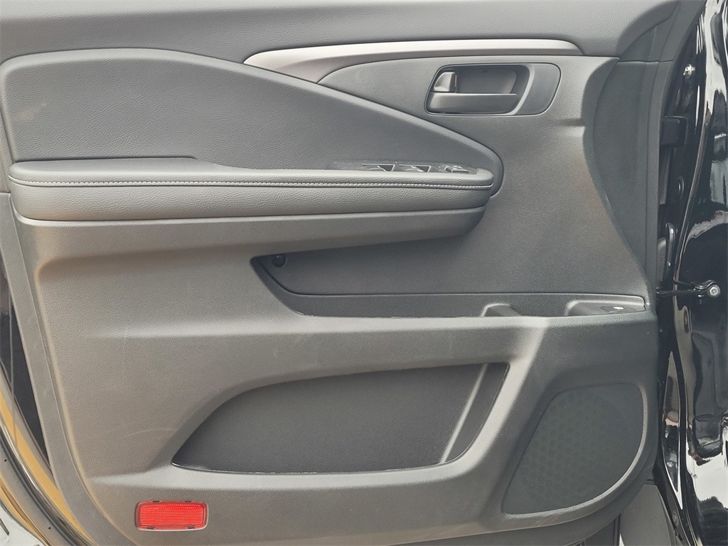 Vehicle image 10 of 15