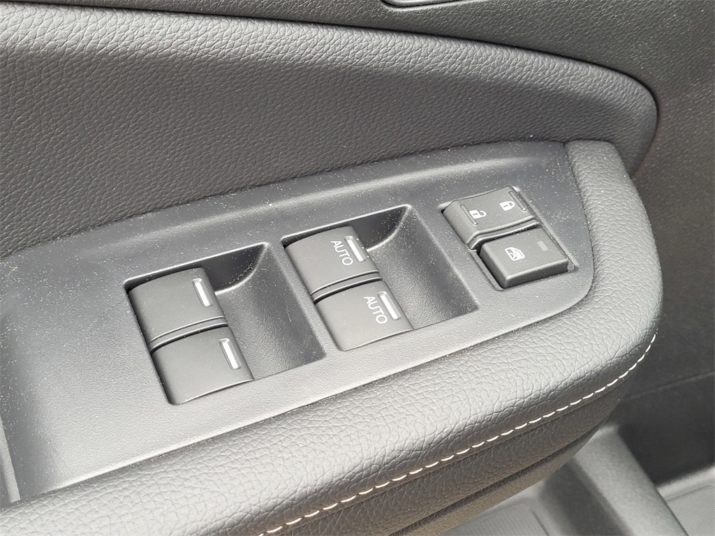 Vehicle image 11 of 15