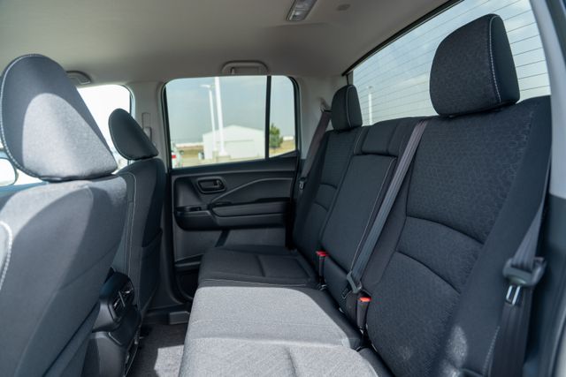 Vehicle image 16 of 40