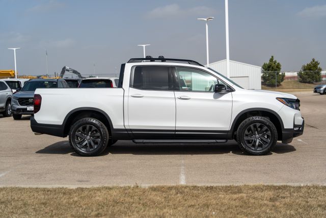 Vehicle image 4 of 40
