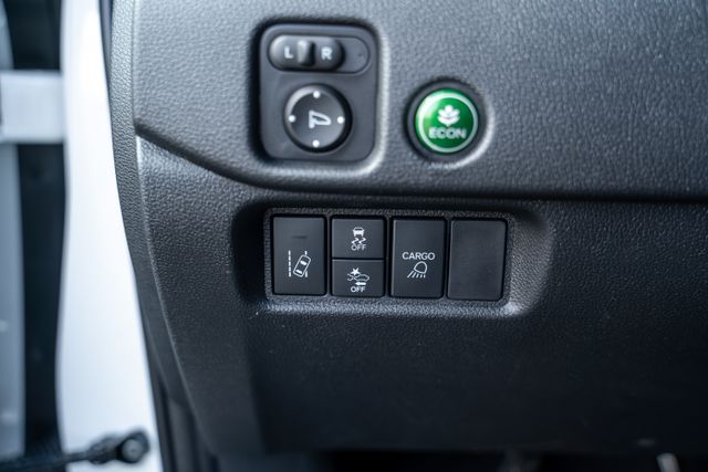 Vehicle image 25 of 40