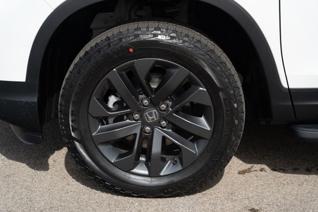 Vehicle image 12 of 40