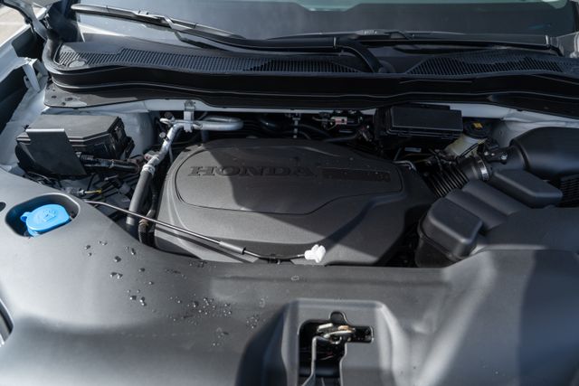 Vehicle image 34 of 40