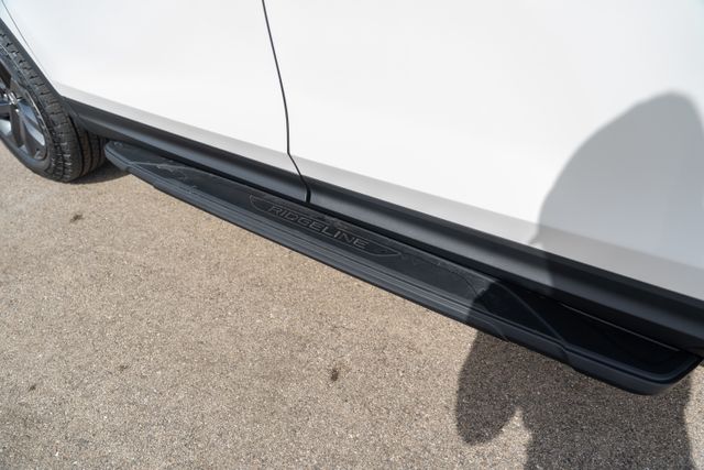 Vehicle image 22 of 40