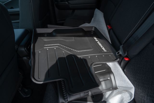 Vehicle image 20 of 40