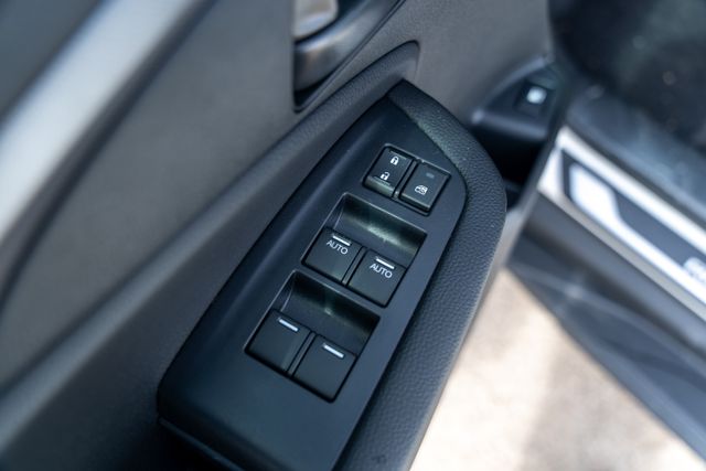 Vehicle image 23 of 40