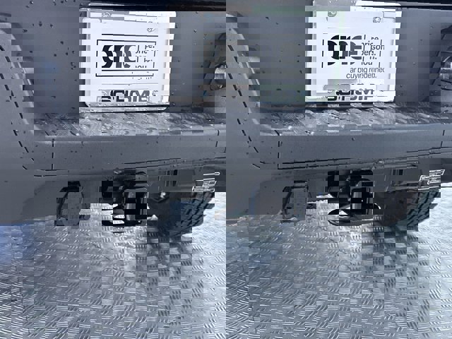 Vehicle image 23 of 28