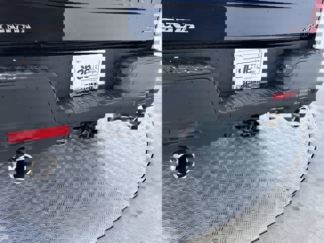 Vehicle image 22 of 28