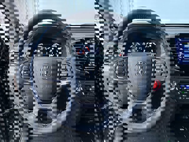 Vehicle image 15 of 28