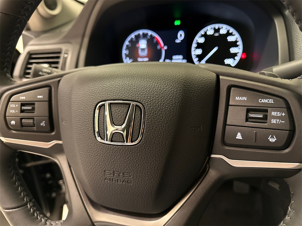 Vehicle image 10 of 23