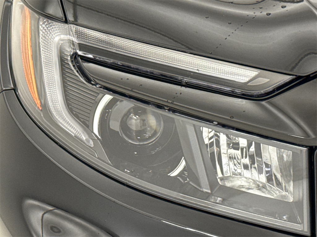 Vehicle image 19 of 23