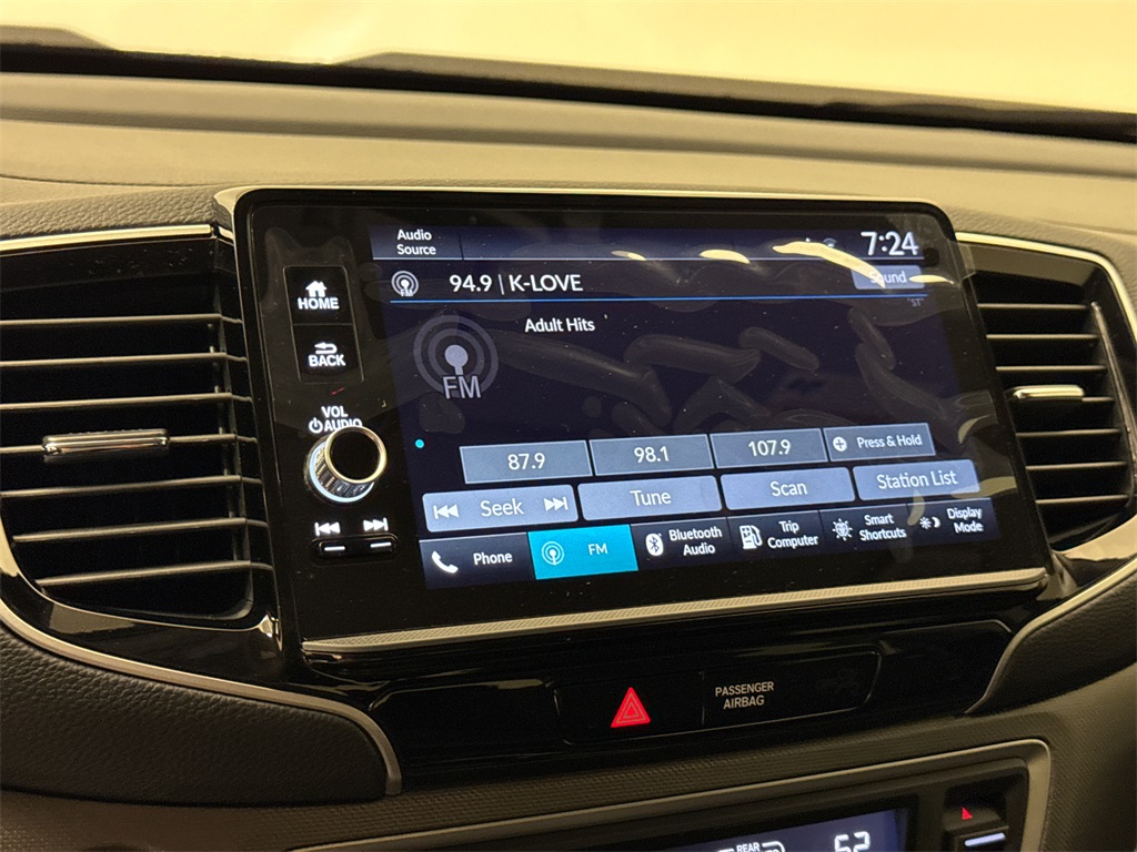 Vehicle image 13 of 23