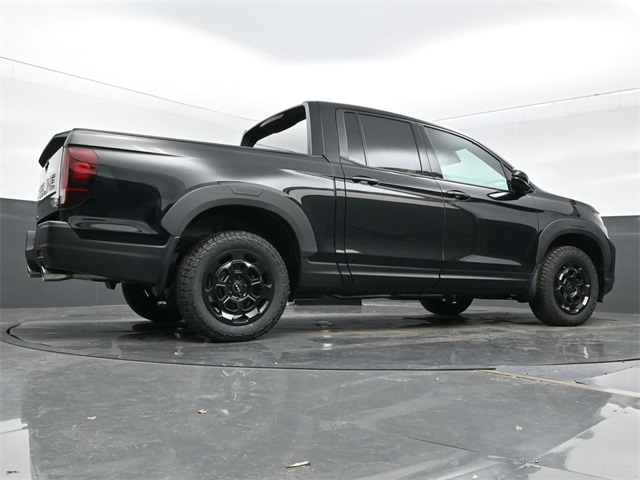 Vehicle image 17 of 34